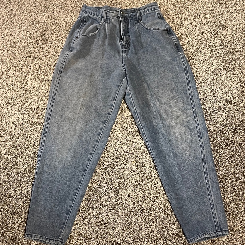 Vintage Brittania High-Waisted Medium Wash Blue Jeans (26W/28L)